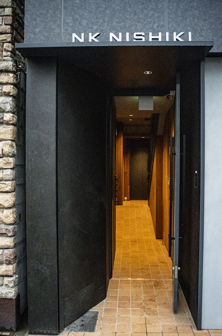 ラウンジへ続く通路